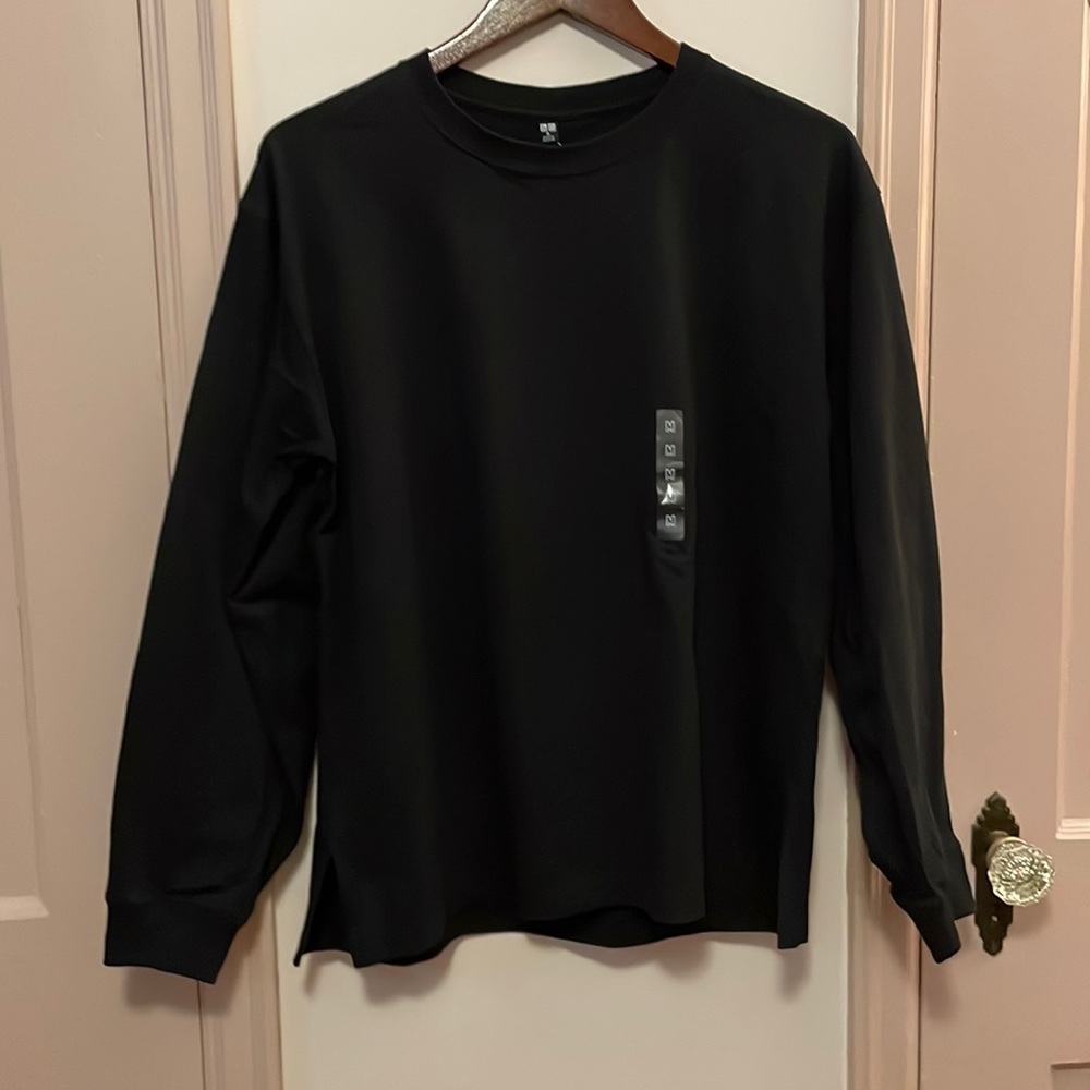 UNIQLO NWT Medium women’s cotton relaxed fit black crew neck long sleeve